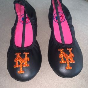METS FANS 🧡💙. Slip on flat shoe with Met logo 6